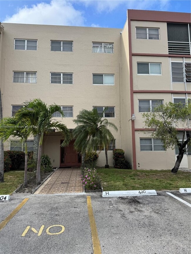 4046 NW 19th St in Lauderhill, FL - Foto de edificio - Building Photo