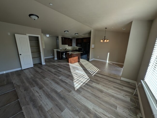 property at 909 S Main St