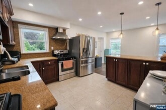 103 E Cedar Ln in Teaneck, NJ - Building Photo - Building Photo