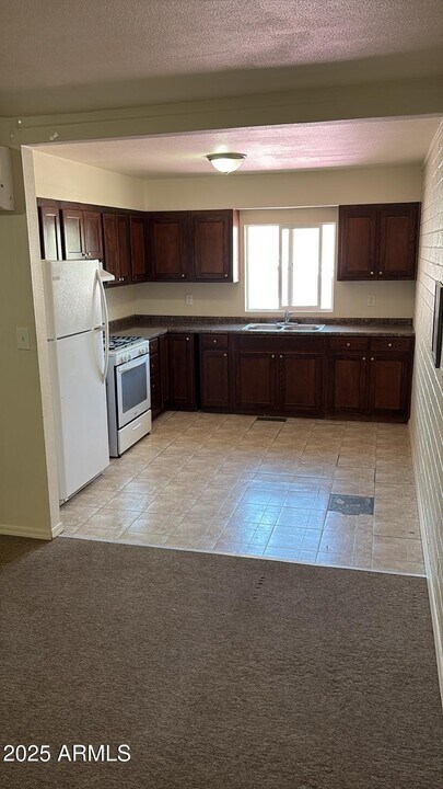 1057 D Ave in Douglas, AZ - Building Photo