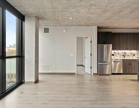 1333 W Lake St in Chicago, IL - Building Photo - Building Photo