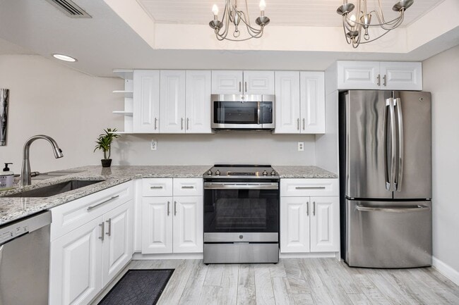 129 Lakeview Way in Oldsmar, FL - Building Photo - Building Photo