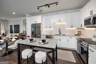 1520 Laurel Crossing Pkwy NE, Unit 1000-1212 in Buford, GA - Building Photo - Building Photo