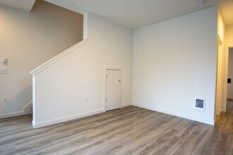 7045 N Mohawk Ave in Portland, OR - Building Photo - Building Photo