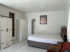 15338 Hart St in Los Angeles, CA - Building Photo - Building Photo
