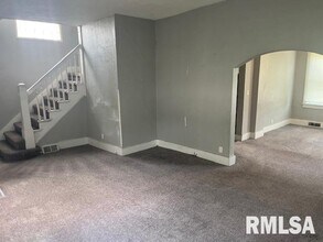 1015 Arlington Ct in Davenport, IA - Building Photo - Building Photo