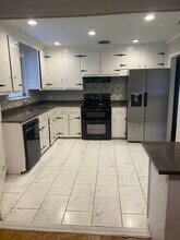 5704 94th St in Jacksonville, FL - Building Photo - Building Photo