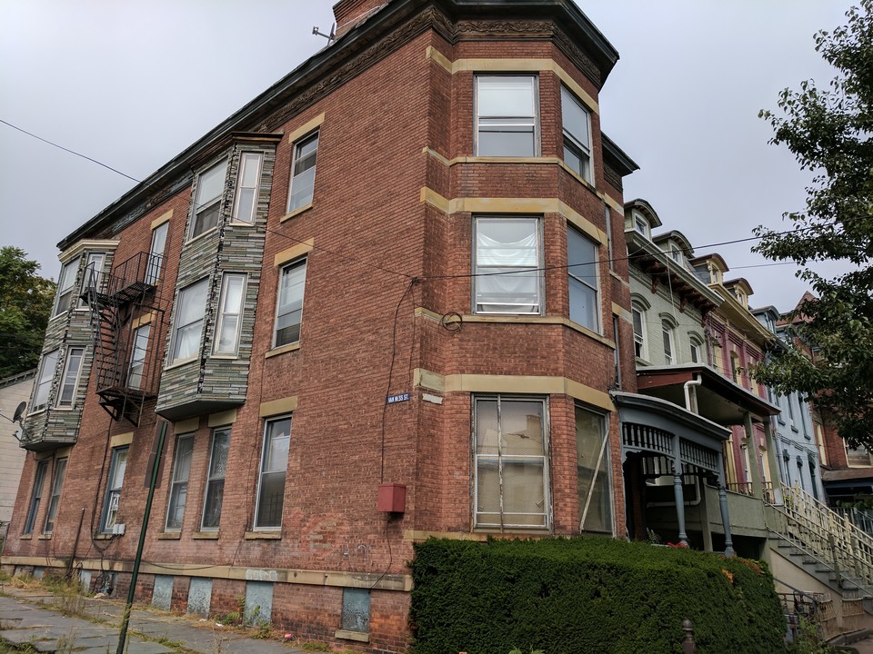 23 Dubois St in Newburgh, NY - Building Photo