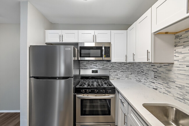 Arbor Haus Apartments - Ann Arbor, MI in Ann Arbor, MI - Building Photo - Building Photo