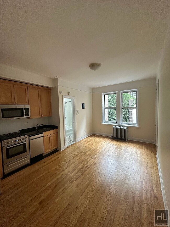 WEST 13 STREET in New York, NY - Building Photo - Building Photo