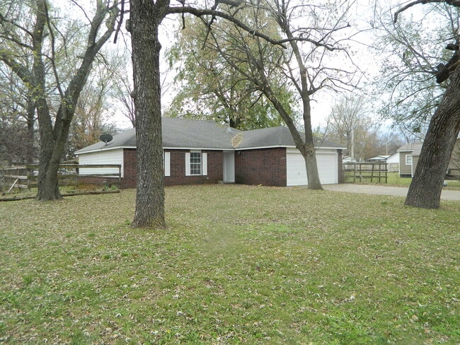 1113 W South St in Collinsville, OK - Building Photo - Building Photo