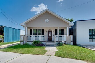 4519 N Main St in Houston, TX - Building Photo - Building Photo