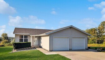 3612 13 Mile Rd NE in Rockford, MI - Building Photo