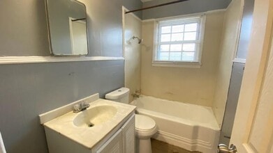 2110 37th St in Lubbock, TX - Foto de edificio - Building Photo