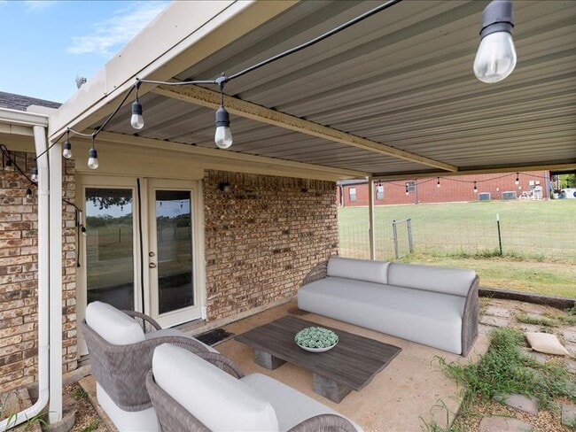 9395 Green Springs Cir in Sanger, TX - Building Photo - Building Photo
