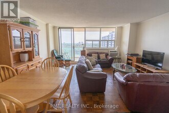 5949 Yonge St in Toronto, ON - Building Photo - Building Photo