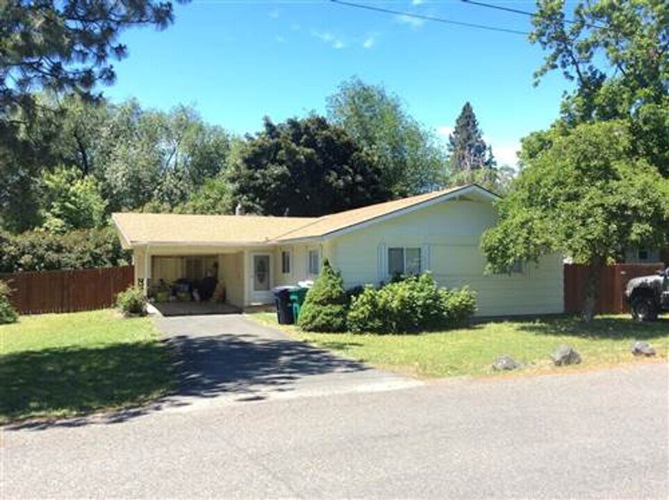 1303 Brook Ln in Ellensburg, WA - Building Photo