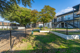 Legacy Lofts in Dallas, TX - Building Photo - Building Photo