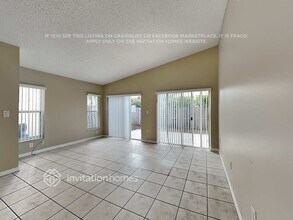 8410 SW 157th Ct in Miami, FL - Foto de edificio - Building Photo