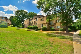 1002 Old Manor Rd in Columbia, SC - Building Photo - Building Photo