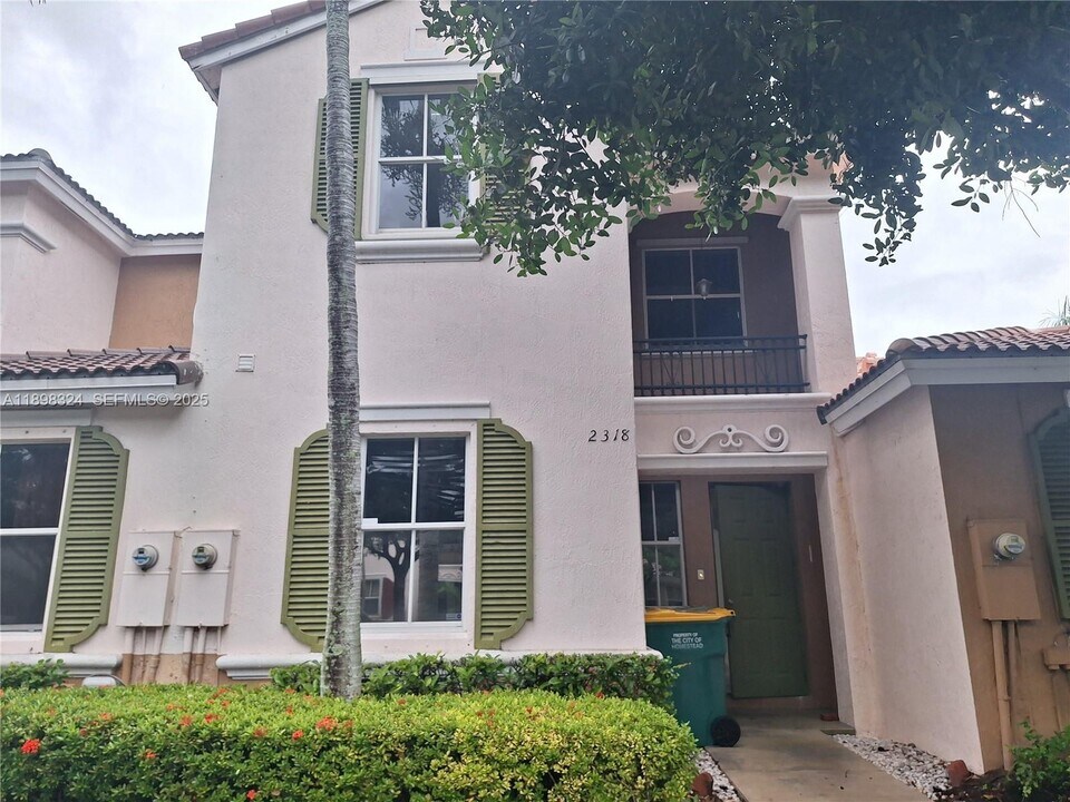 2318 NE 42nd Cir in Homestead, FL - Foto de edificio