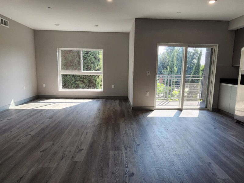 7040 Woodman Ave in Los Angeles, CA - Building Photo