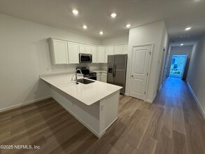 625 Holly Lks Dr in Orange Park, FL - Foto de edificio - Building Photo