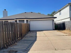 833 Picadilly Dr in Pflugerville, TX - Building Photo - Building Photo