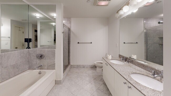 150 Saint Paul St, Unit 202 in Brookline, MA - Foto de edificio - Building Photo