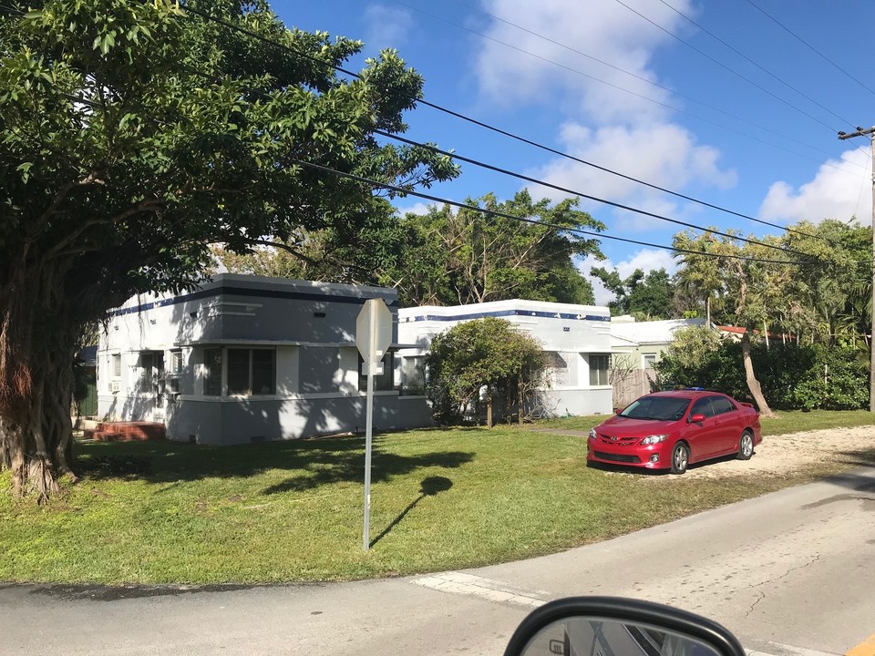 401-403 NE 14th Ave in Fort Lauderdale, FL - Building Photo