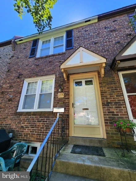 2290 S Harwood Ave