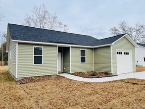 2903 Newport Cir in Newport, NC - Building Photo - Building Photo