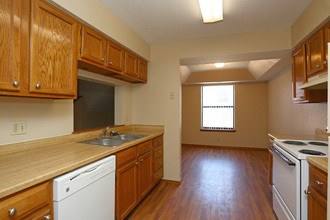 Spring Hollow Condos OK City in Oklahoma City, OK - Building Photo - Interior Photo