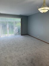 1207 Brookdale Dr in Carpentersville, IL - Building Photo - Building Photo