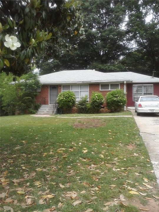 2244 Alpha Dr in Decatur, GA - Building Photo