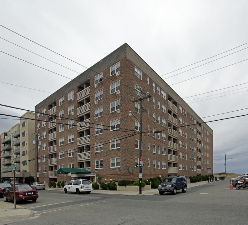 Riviera Towers in Long Beach, NY - Building Photo