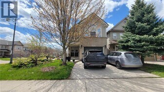 777 Karlsfeld Rd in Waterloo, ON - Building Photo