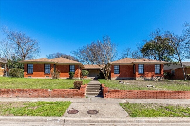 property at 1761 Mariposa Dr