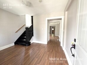 CHARMING 3 BED/2 BATH TOWNHOUSE - WALKERVI in Windsor, ON - Building Photo - Building Photo