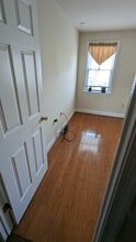 812 Mangold St, Unit North bedroom in Baltimore, MD - Foto de edificio - Building Photo