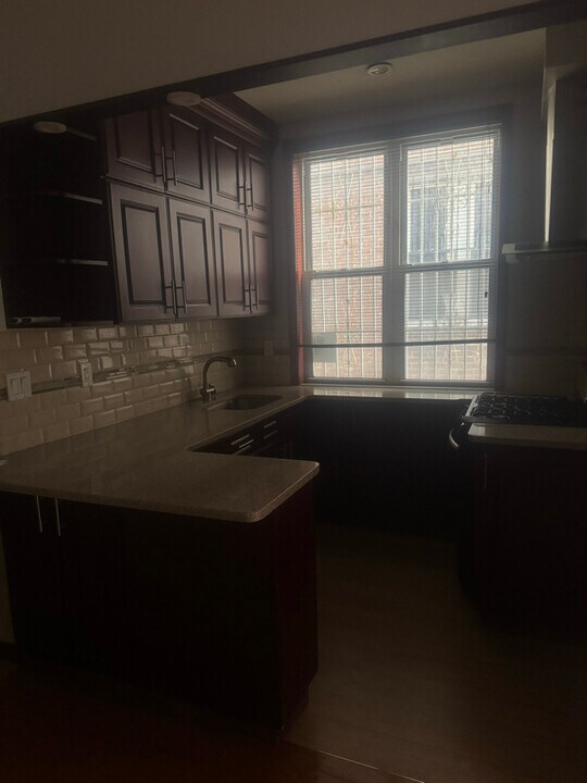 43-18 58th St in Queens, NY - Foto de edificio