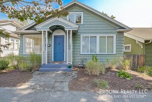 5026 9th Ave NE in Seattle, WA - Building Photo