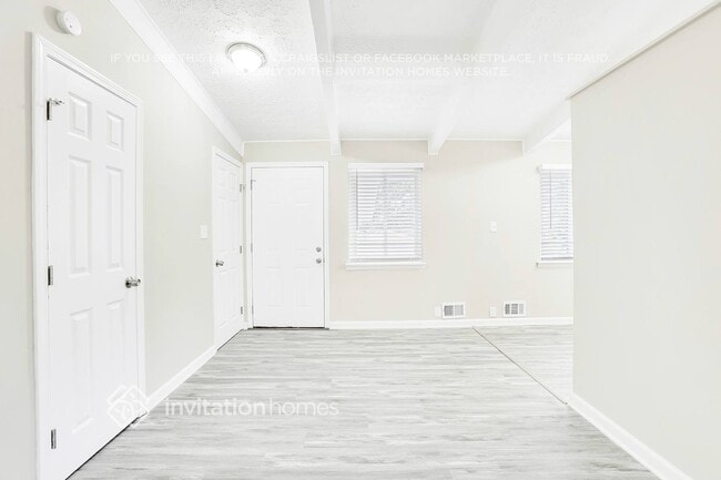 2996 Horse Shoe Dr in Atlanta, GA - Building Photo - Building Photo