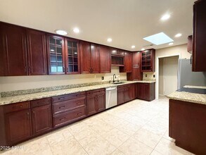 5110 W Wood Dr in Glendale, AZ - Foto de edificio - Building Photo