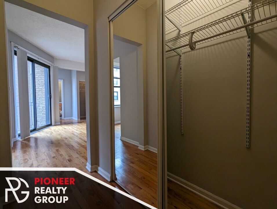 4220 N Sheridan Rd, Unit 4242-413 in Chicago, IL - Building Photo