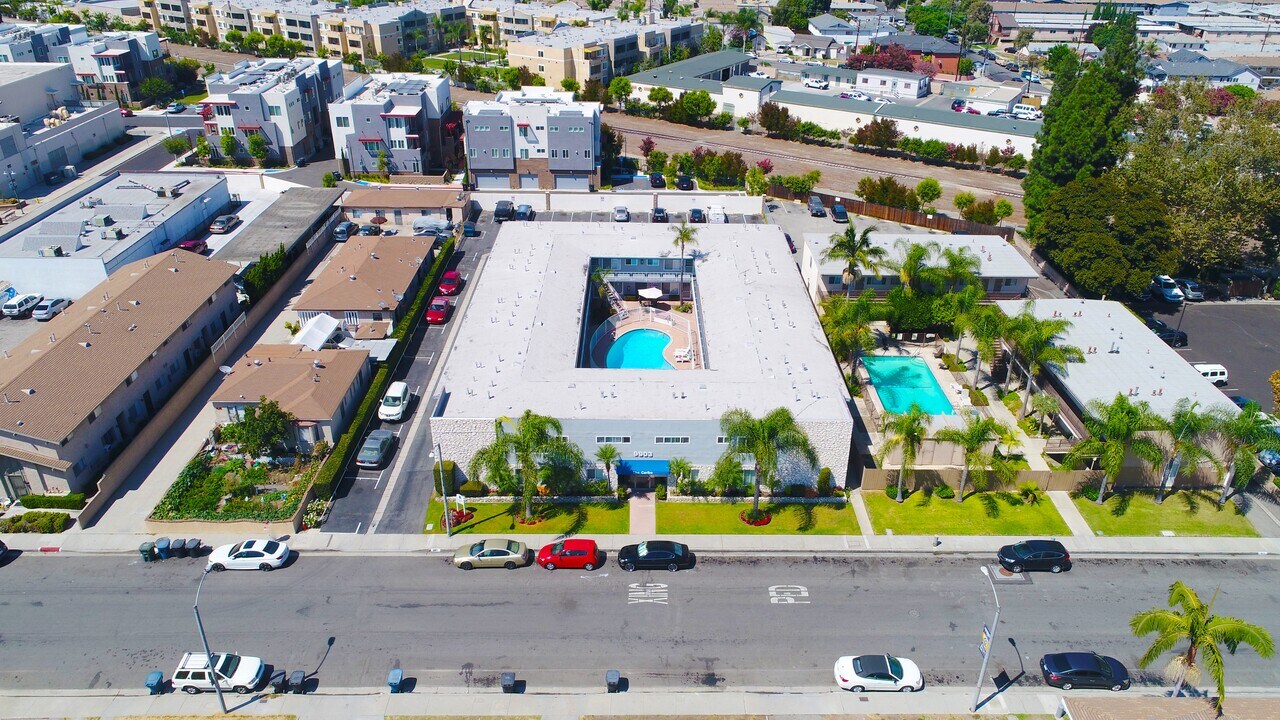 Caribe in Bellflower, CA - Foto de edificio
