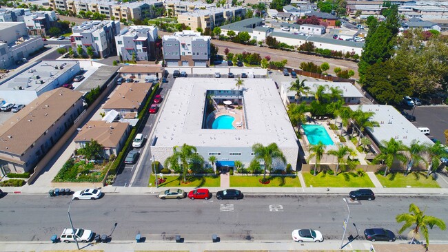 Caribe in Bellflower, CA - Building Photo - Building Photo