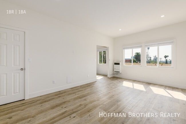 1623 Mariposa Ave in Los Angeles, CA - Foto de edificio - Building Photo