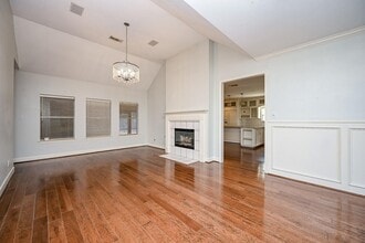 6511 Mesa Vista Ct in Houston, TX - Building Photo - Building Photo