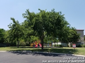 5407 Bright Creek in San Antonio, TX - Building Photo - Building Photo